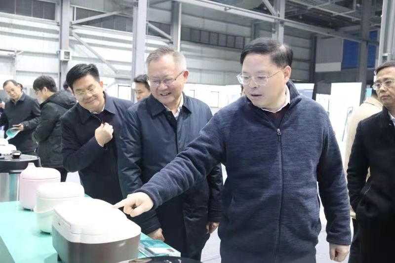 湖南省委常委、省委秘书长张剑飞一行来zoty中欧体育官方网站
调研